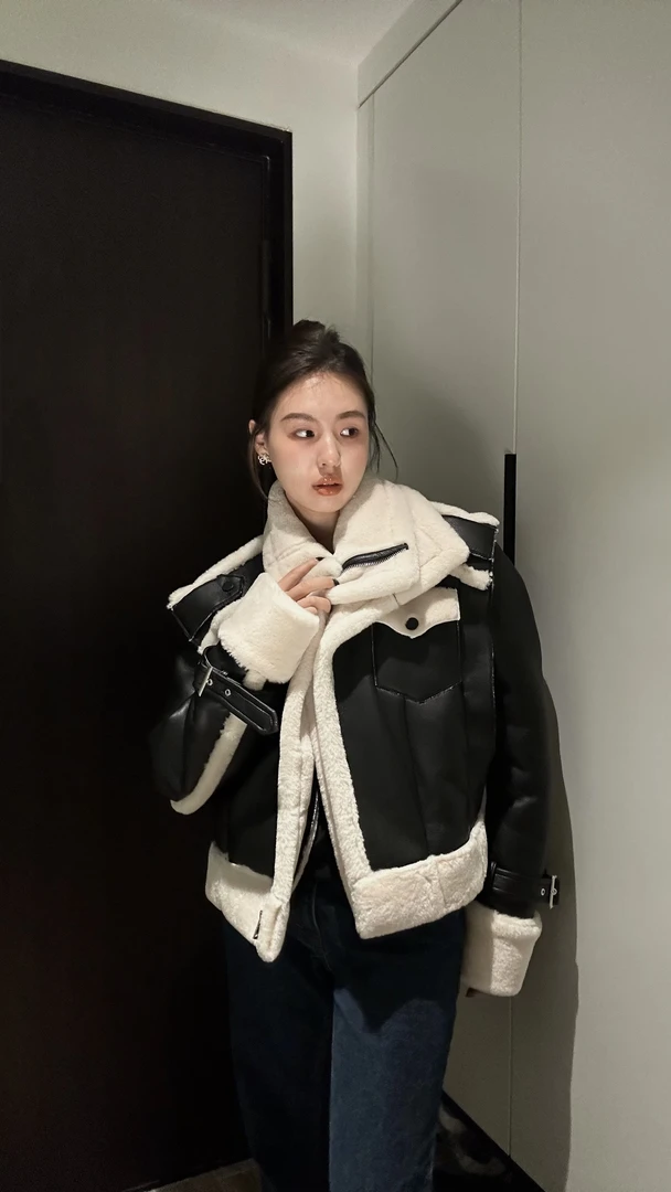 双层翻领皮革机车一体外套23577