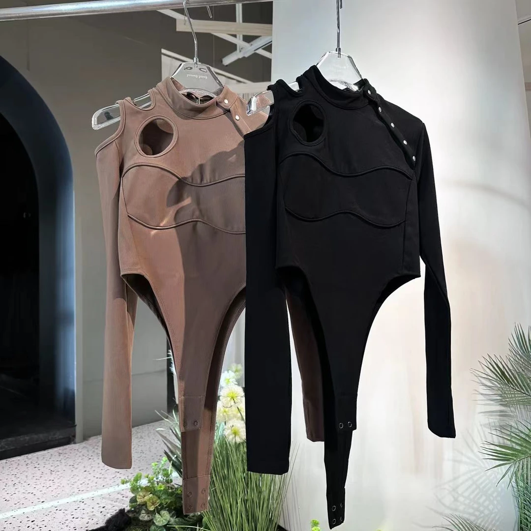 设计感露肩裁剪结构连体衣23593