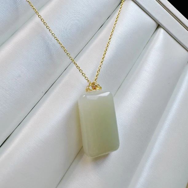 【禾氏碧玉】和田玉且末蓝18k面包型无事牌吊坠（和田玉吊坠，赠链子）