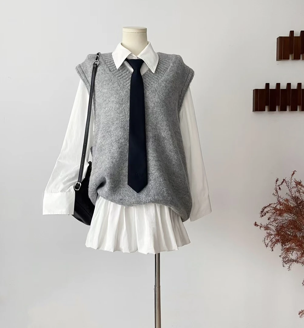 灰色v领马甲背心毛衣针织衫外搭叠穿2025春季新款法式坎肩上衣女