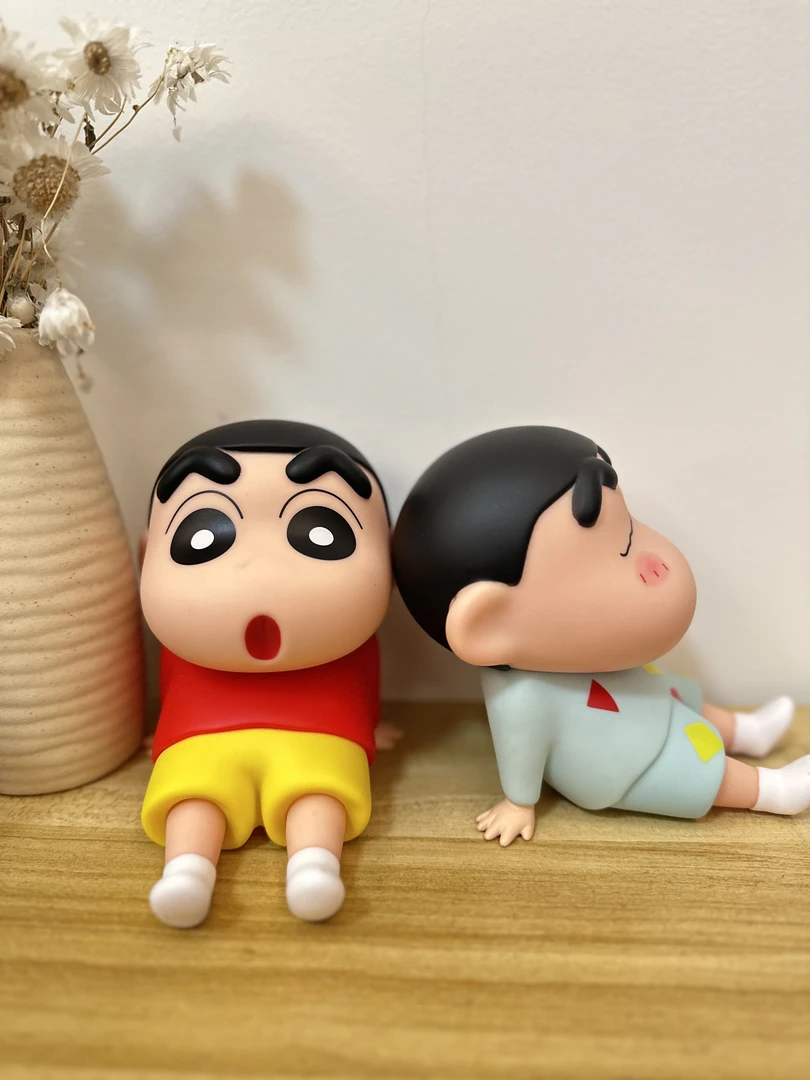 【物屿小新】可爱手办睡袍小新手机支架摆件野原新之助模型公仔