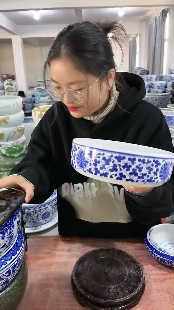 【闪购商品】陶瓷缸新年汽运王，缠枝莲水洗