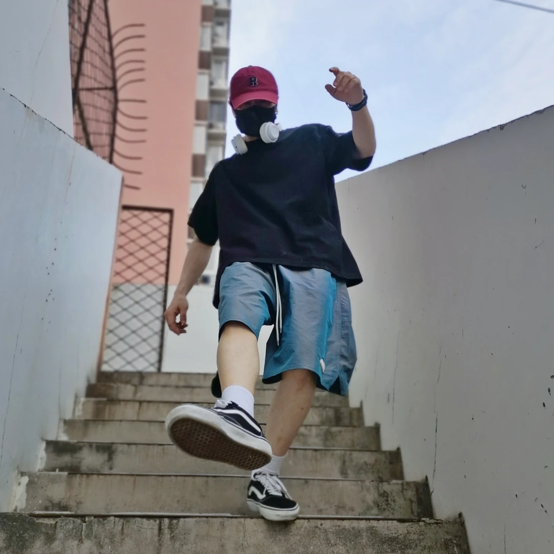 镭射泛光轻薄双色休闲运动短裤男士夏季百搭宽松速干短裤