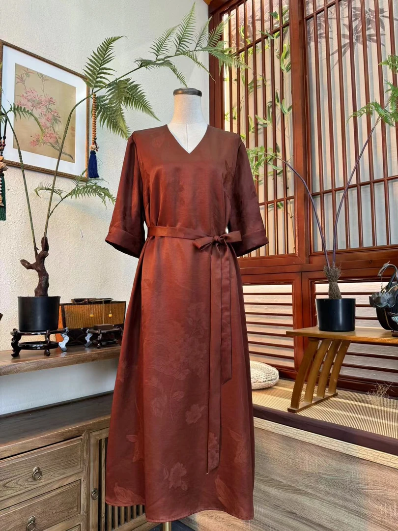 知羽.香云【流光翩影】新中式V领新款红莨香云纱提花萝连衣裙ZY4512