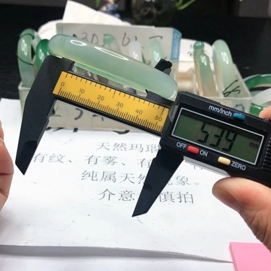 玛瑙/玉髓手镯未镶嵌231