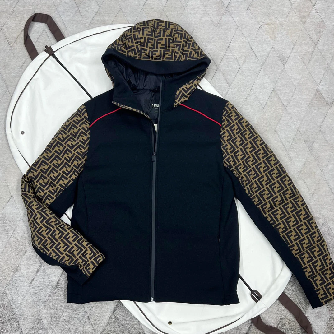 全新未使用 FENDI/芬迪 130382 男款羽绒服 经典双F老化