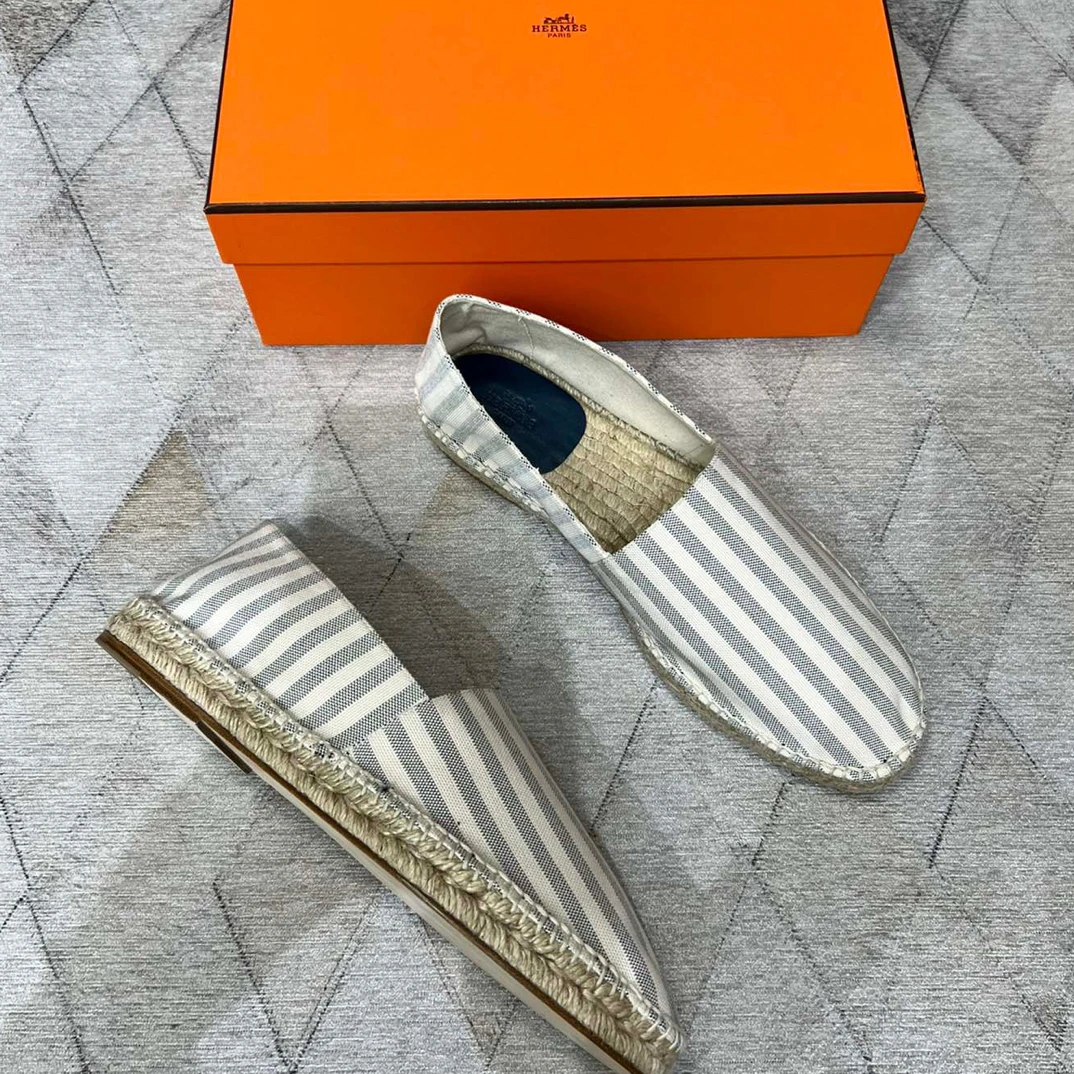 全新未使用 Hermes/爱马仕 124301 男款渔夫鞋 配色雅致清新