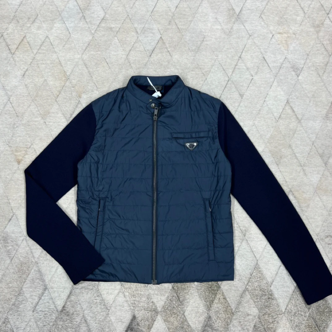 全新未使用 Prada/普拉达 129573 男款三角标拼接棉服夹克
