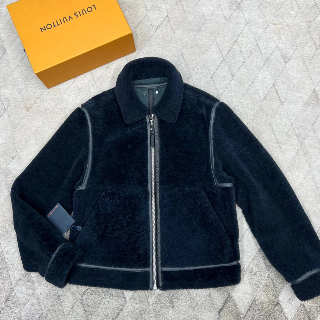 全新未使用 LV 130858 路易威登双面飞行员皮草夹克
