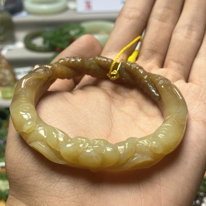 和田玉手镯56.8圈口43未镶嵌