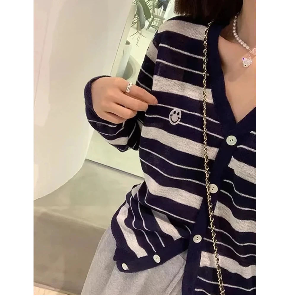 复古条纹拼色设计笑脸刺绣针织衫0002