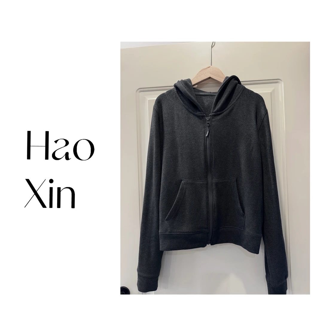 一件上身纸片人既视感的双面绒连帽外套