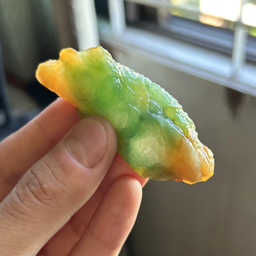 天然缅甸A货翡翠冰种黄加绿特色料种水油性好69-25-13mm