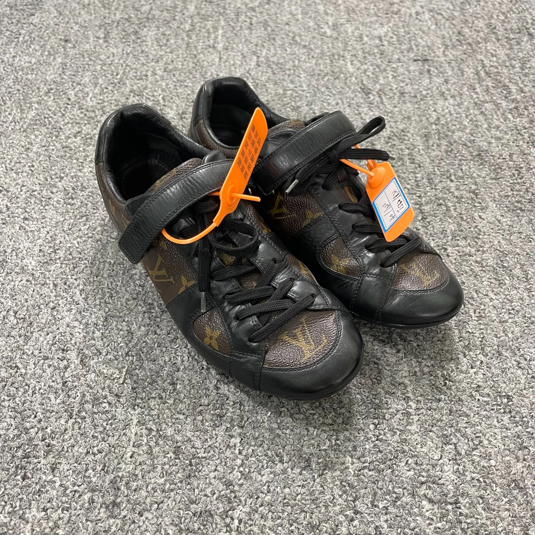 LV 老花魔术贴板鞋 40欧码 编码：T532