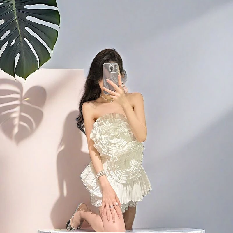 2025夏季年性感露背纯欲风抹胸上衣女设计感压褶立体花朵法式小衫