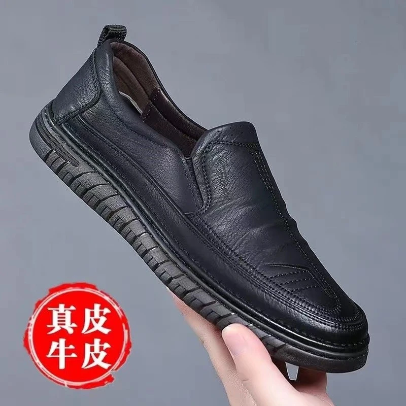 新款时尚男士皮鞋真皮透气商务休闲男鞋软底一脚蹬中老年爸爸鞋子