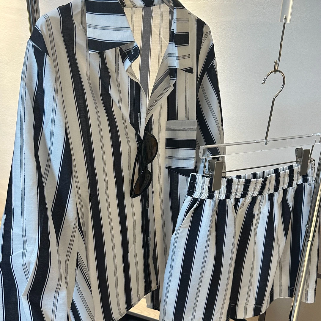 (清仓）大码2024新款休闲时尚百搭条纹衬衫短裙韩系简约两件套装