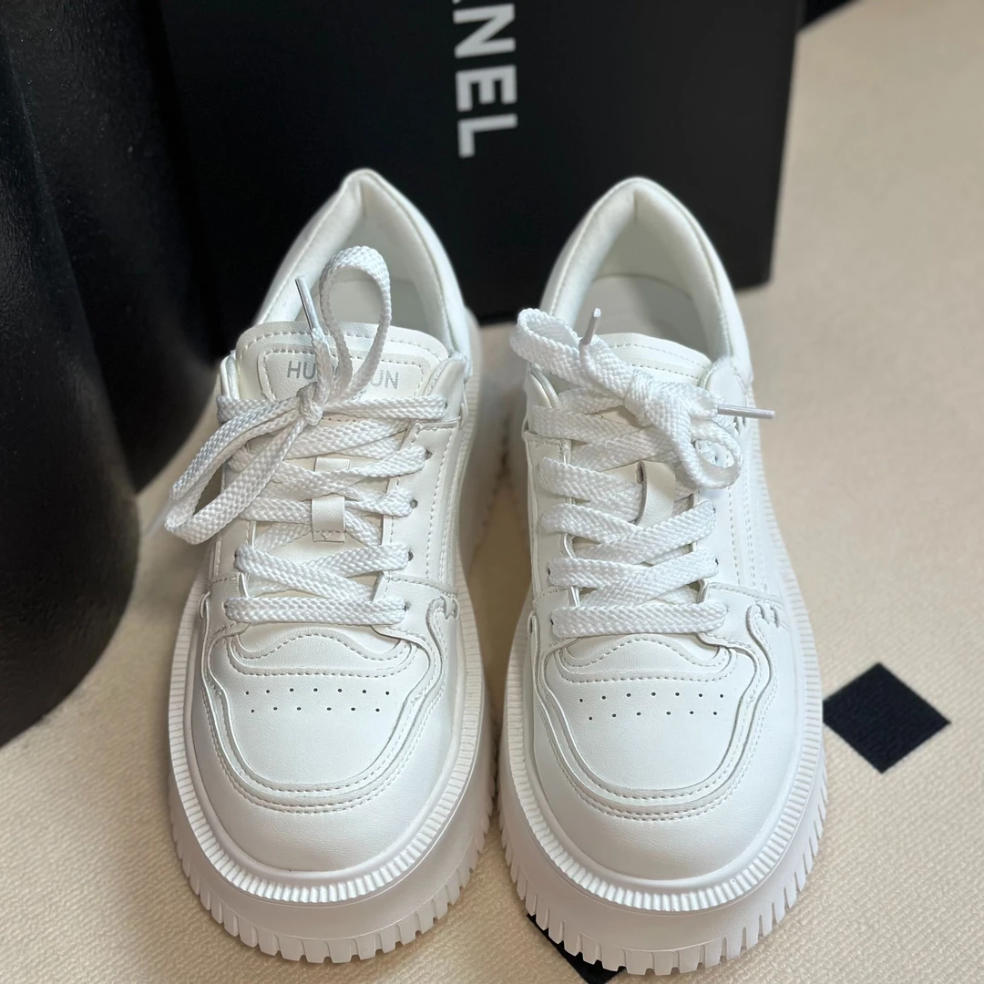 【YiYi专享】厚底鞋女2024新款透气小白鞋子小个子增高爆款休闲鞋