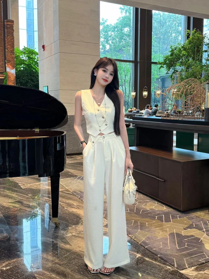 【清仓】韩版漂亮时尚减龄v领背心+高腰阔腿裤显瘦套装女【W1634】