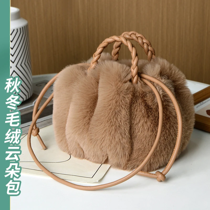 手提秋冬云朵包毛毛包女新款褶皱高级感毛绒包包腋下单肩斜挎小包