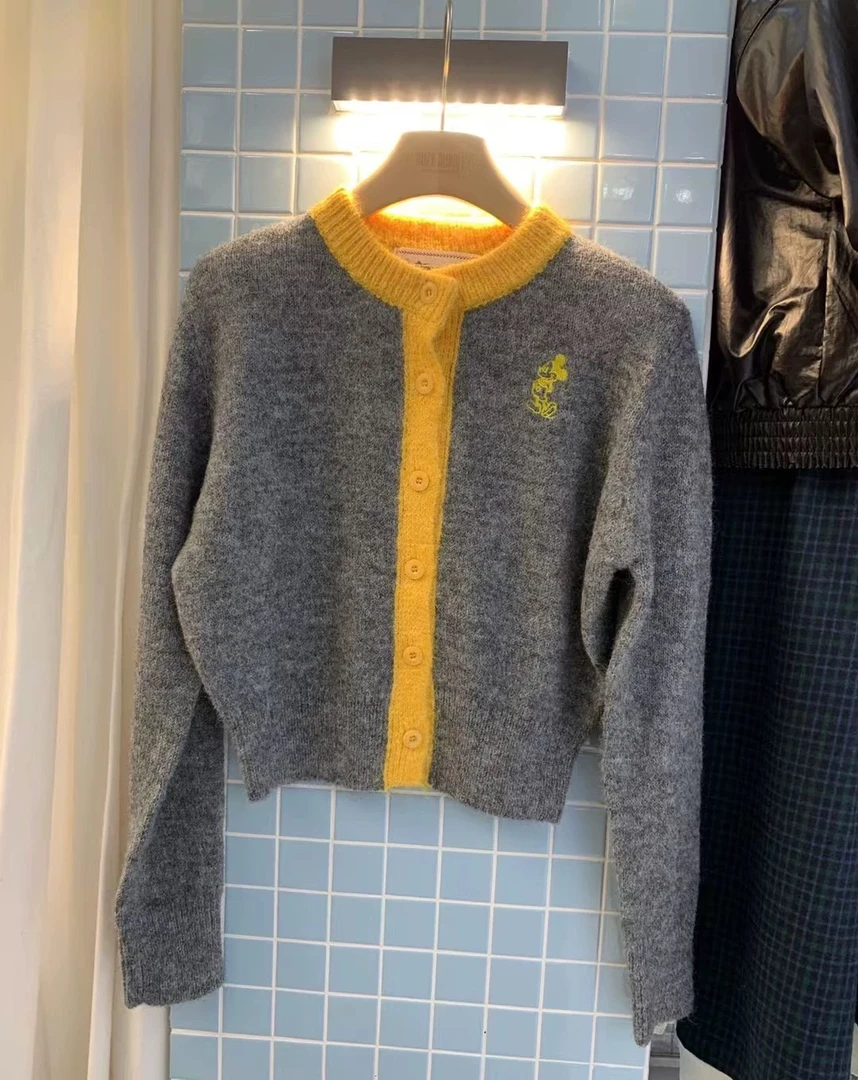 韩版撞色上衣洋气刺绣米奇垫肩针织毛衣开衫女