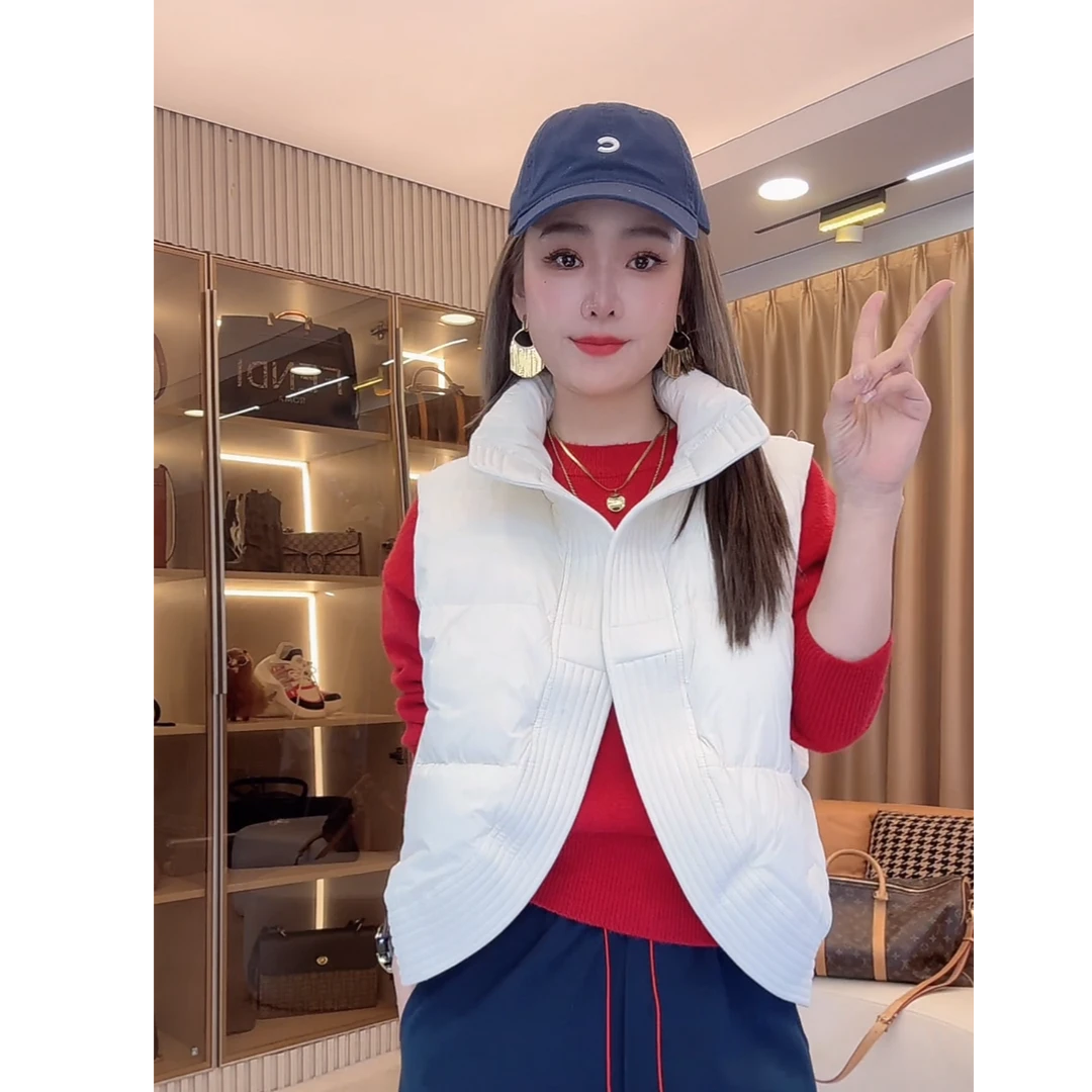 HUANG  VINI【黄微倪】 FL新款设计感搭配羽绒马甲女MJ92603