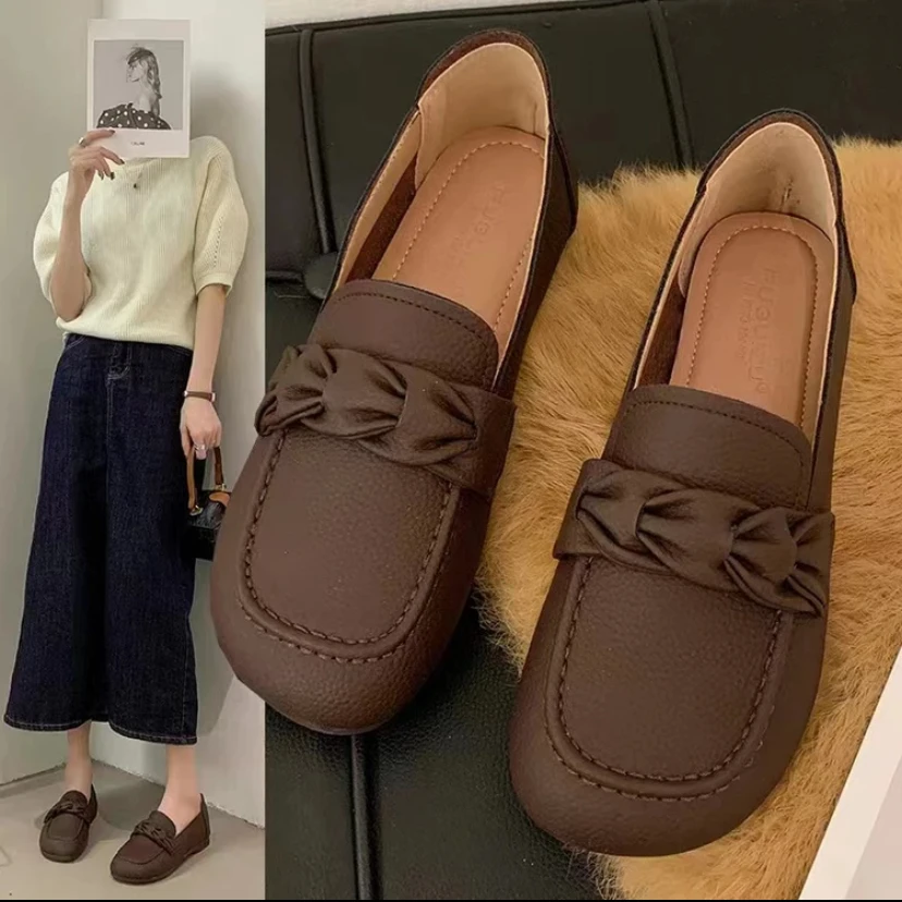 2025英伦风春季新款平底单鞋妈妈鞋百搭舒适软底软面时尚豆豆鞋