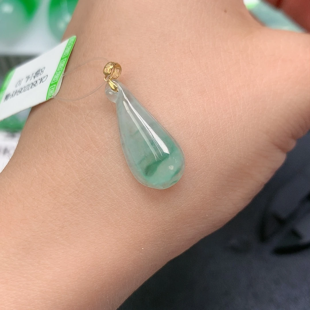 翡翠颈饰18K金镶嵌吊坠