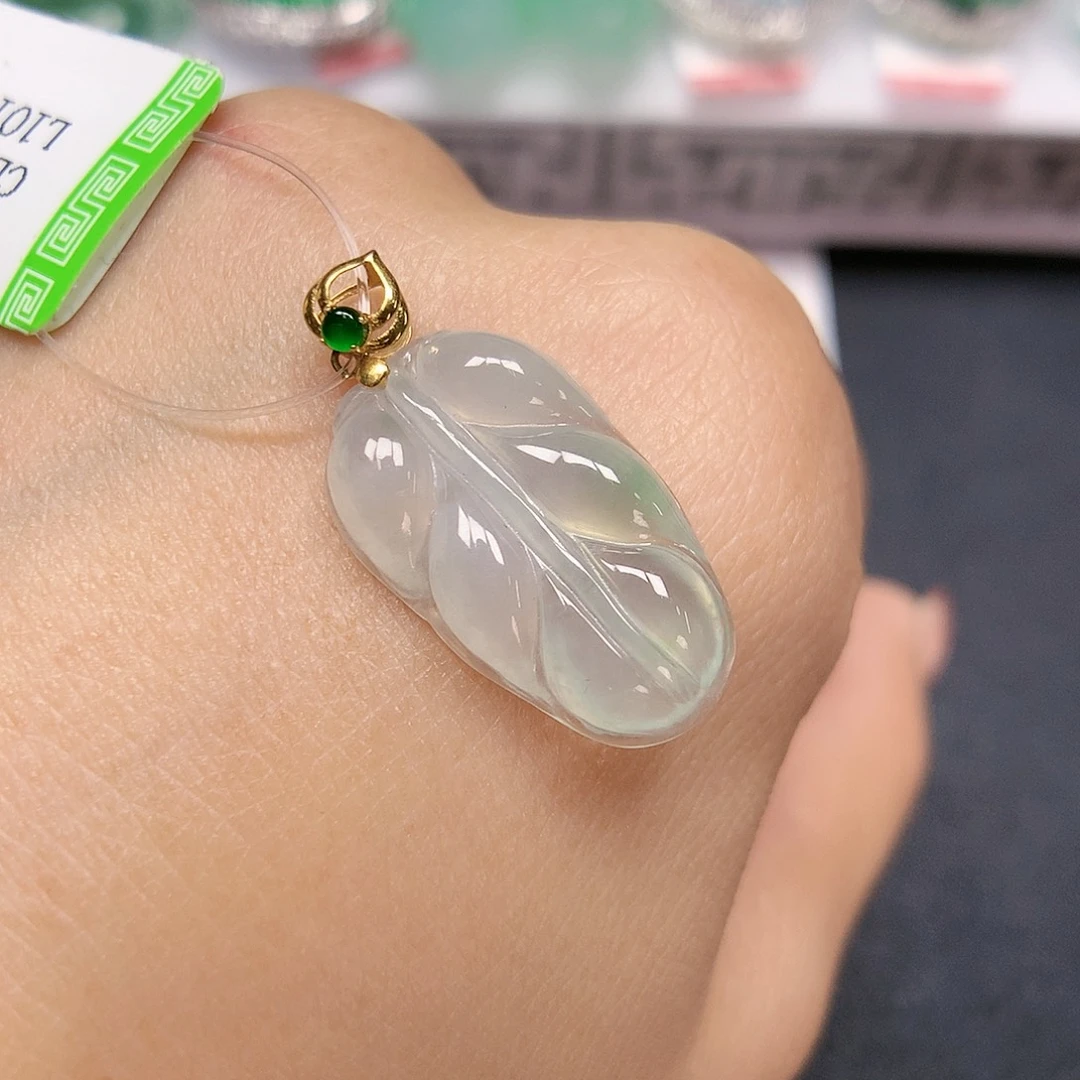 翡翠颈饰18K金镶嵌叶子