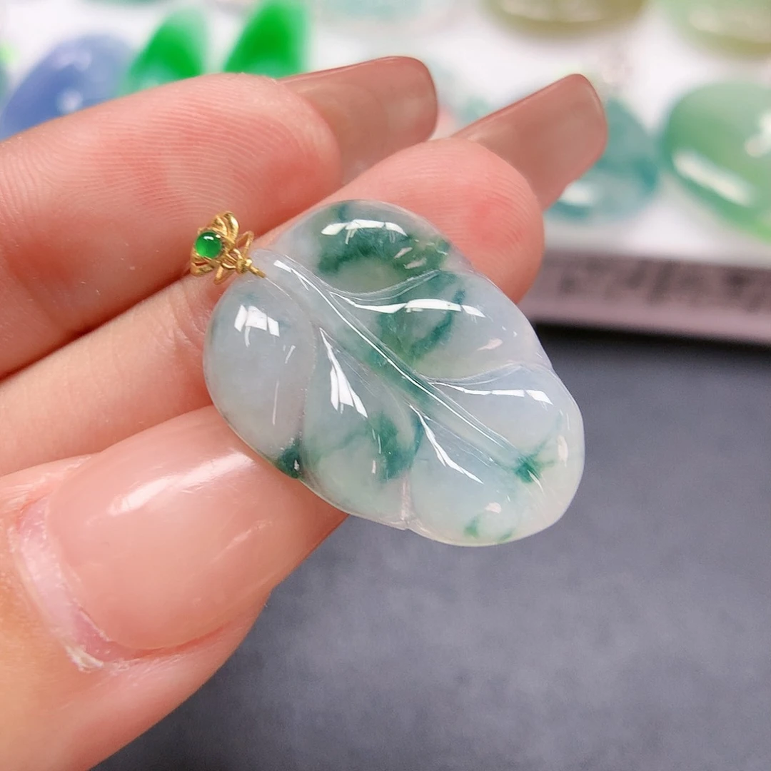 翡翠颈饰18K金镶嵌叶子