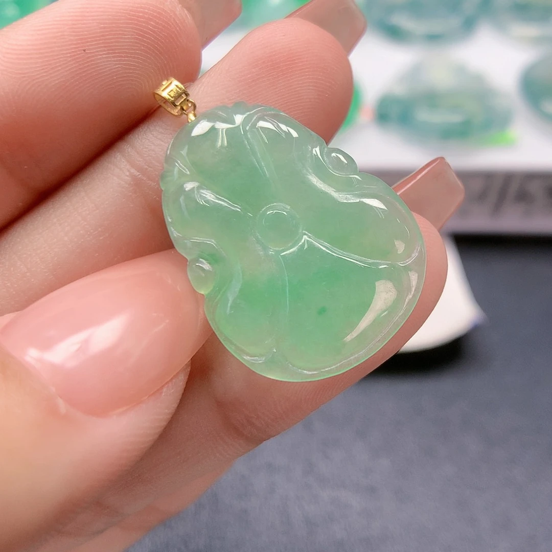 翡翠颈饰18K金镶嵌荷叶