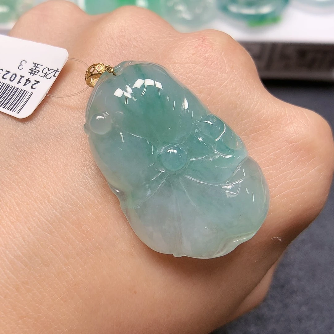 翡翠颈饰18K金镶嵌荷叶鱼