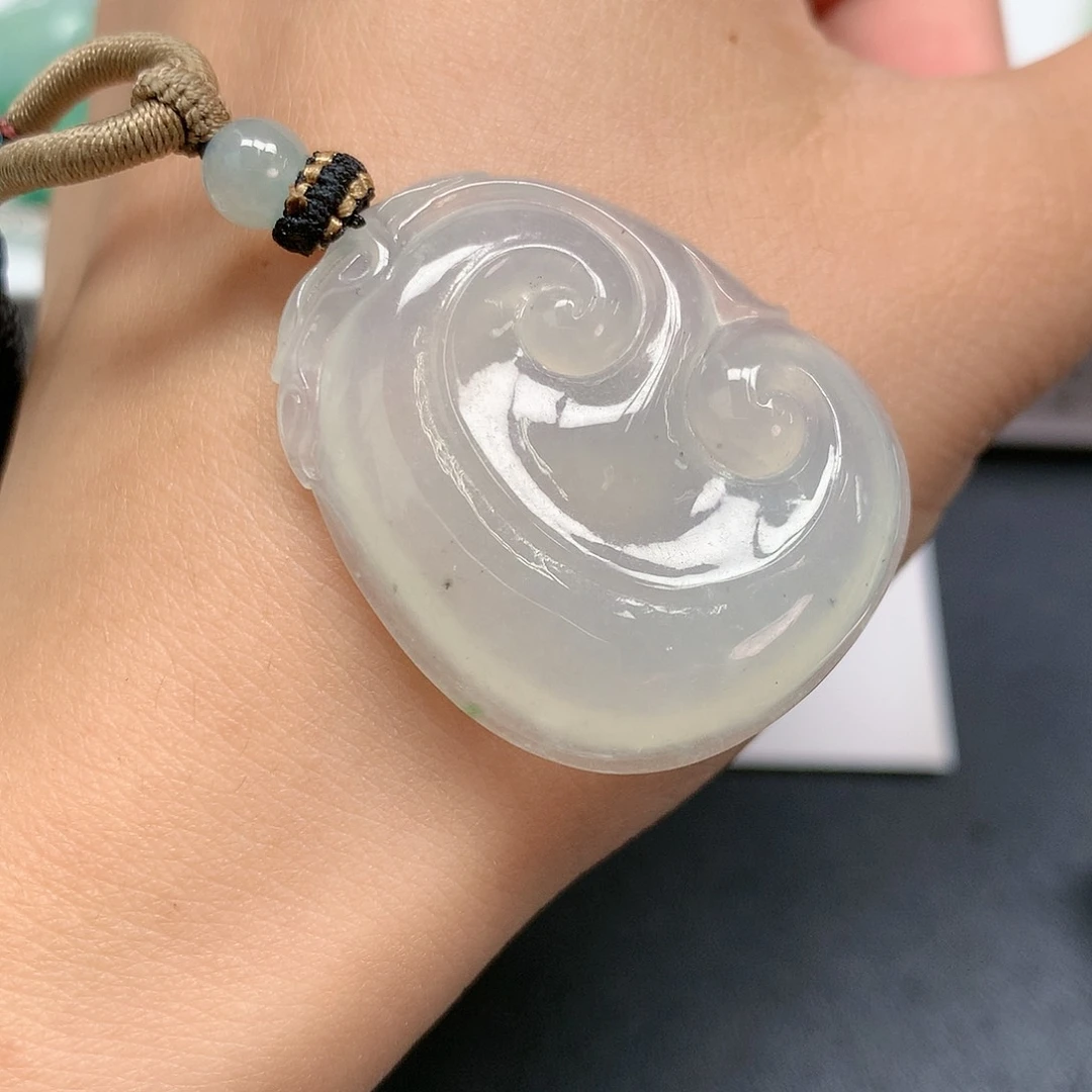 翡翠颈饰未镶嵌如意