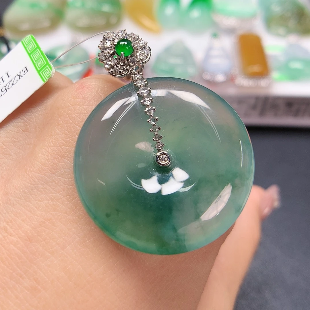 翡翠颈饰18K金镶嵌平安扣