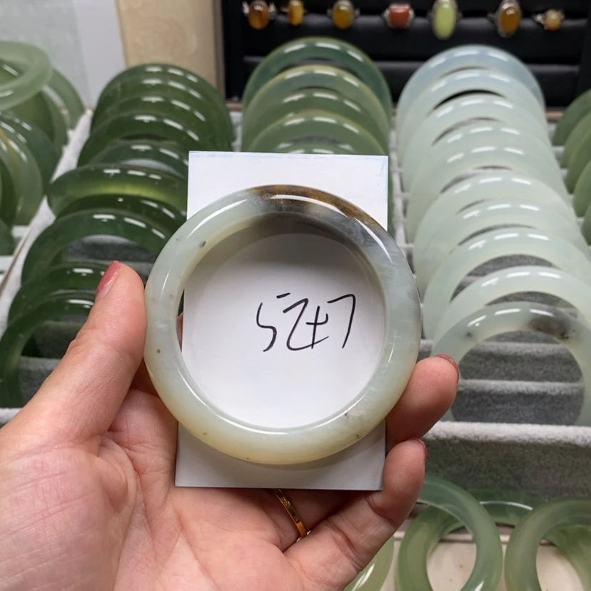 【闪购商品】蛇纹石玉手镯未镶嵌励****?