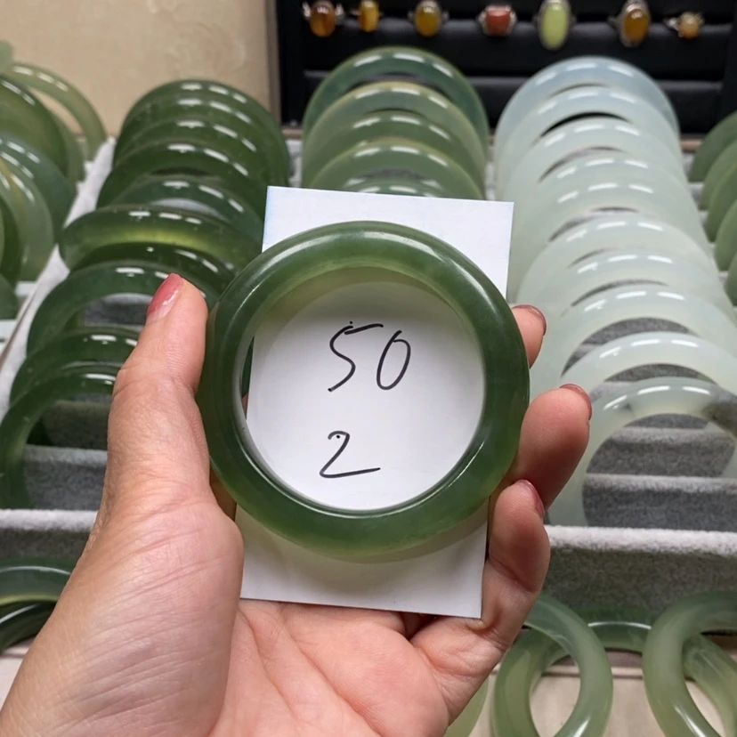 【闪购商品】蛇纹石玉手镯未镶嵌励****?