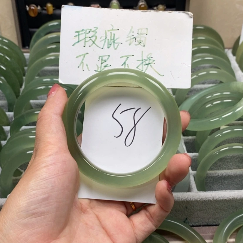 【闪购商品】蛇纹石玉手镯未镶嵌励****?