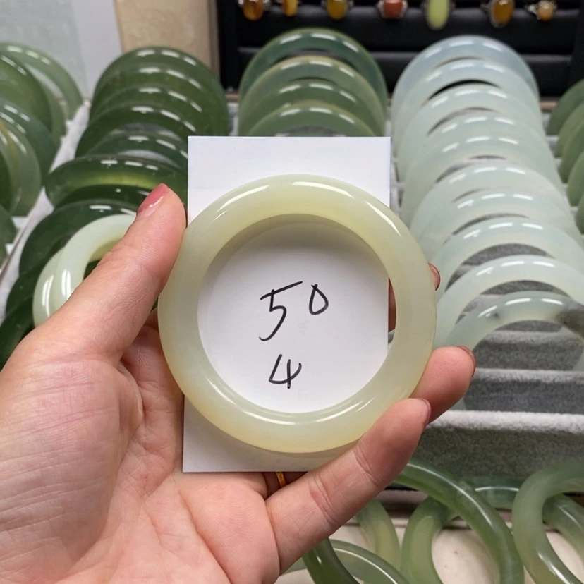 【闪购商品】蛇纹石玉手镯未镶嵌励****?