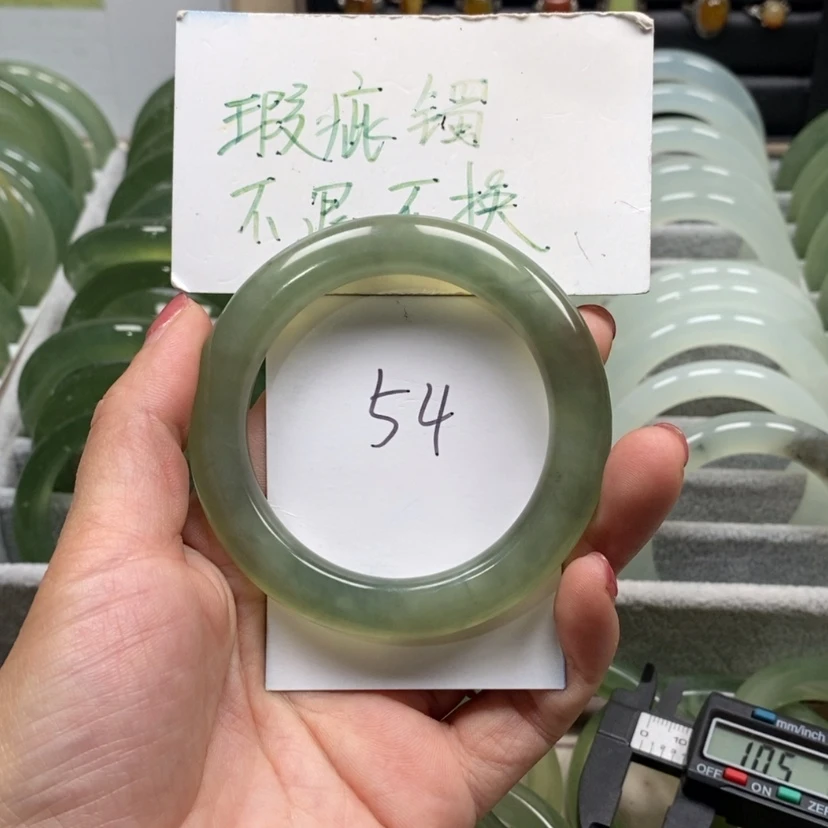 【闪购商品】蛇纹石玉手镯未镶嵌励****?