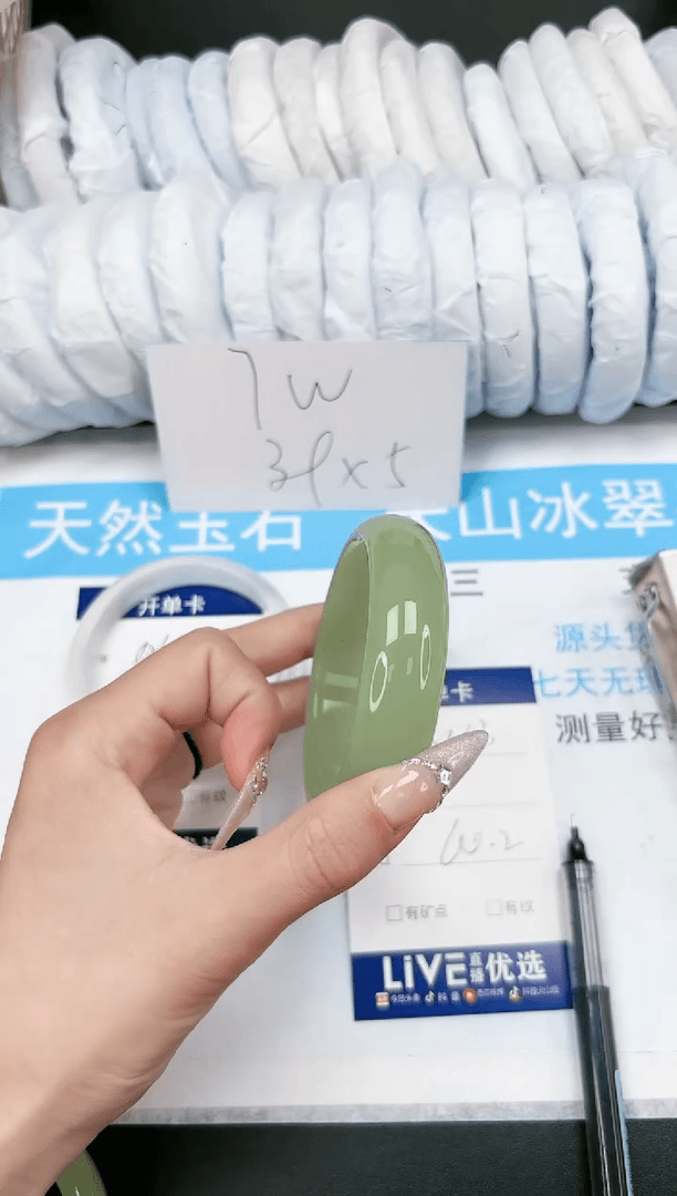 【闪购商品】石英质玉手镯未镶嵌A163-60.2