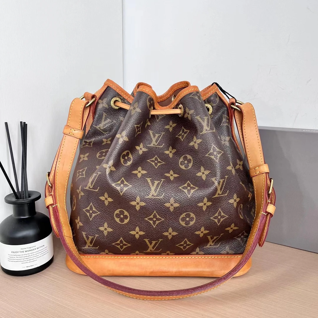 95新 LouisVuitton/路易威登 9611828 抽绳水桶中号 SA0117