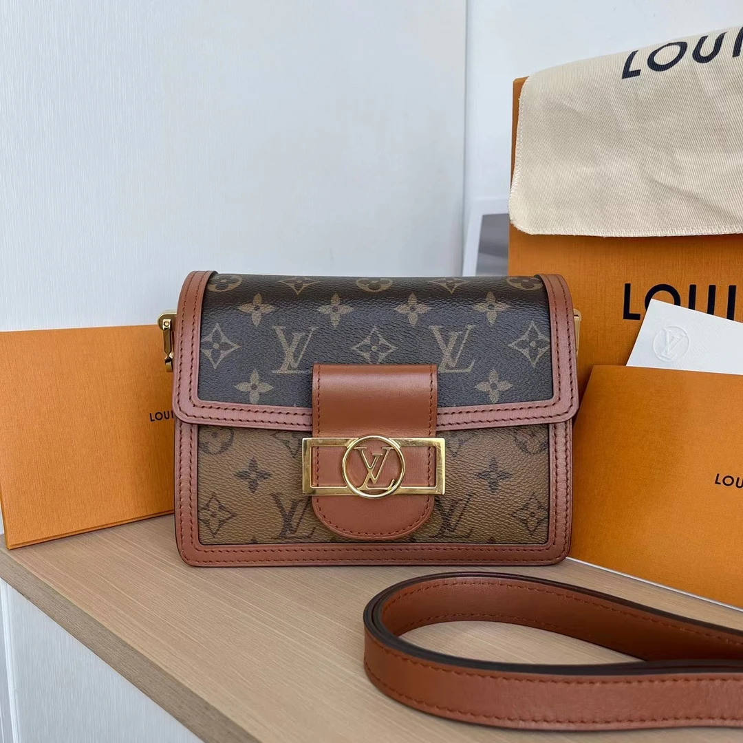 99新 LouisVuitton/路易威登 8922561 达芙妮 小号斜挎包 芯片款