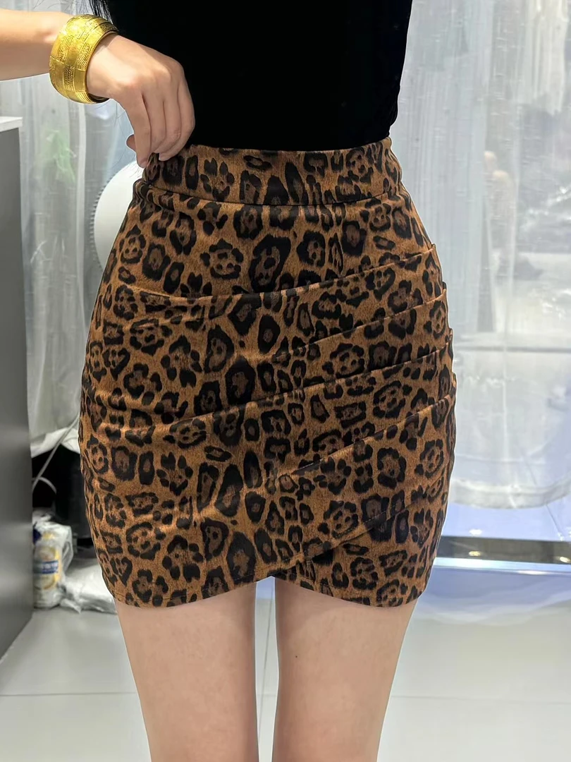 8137高级感轻奢气质洋气豹纹 时尚带底裤显瘦褶皱时髦短裙