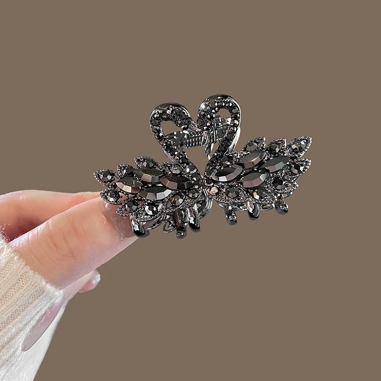 高级感水钻中号天鹅抓夹女生新款枪黑发卡小众发夹后脑勺半扎头饰