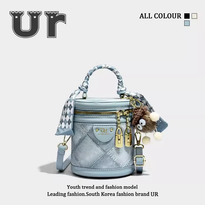 UR高级质感时尚手提水桶包包2025新款春夏小众设计斜挎圆筒手机包