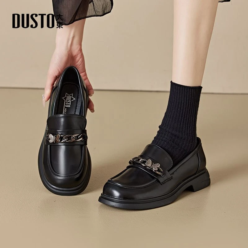 DUSTO/大东圆头乐福鞋女2025秋冬新款中跟粗跟圆头金属小皮鞋3167