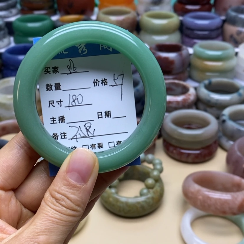 【闪购商品】石英质玉手镯未镶嵌?