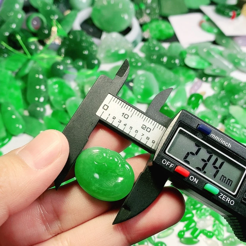 【闪购商品】翡翠挂件未镶嵌天****婷