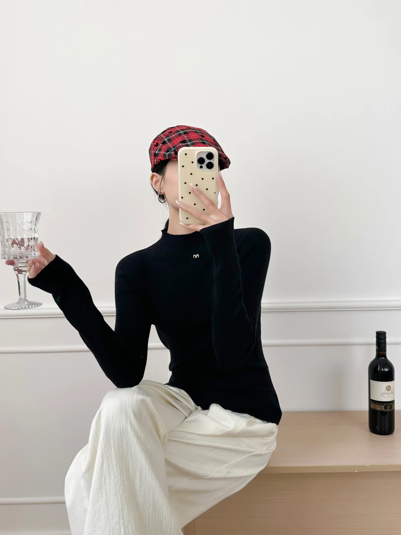 【无缝一体】半高领套头一线成衣金属字母装饰设计感时尚秋冬厚毛衣