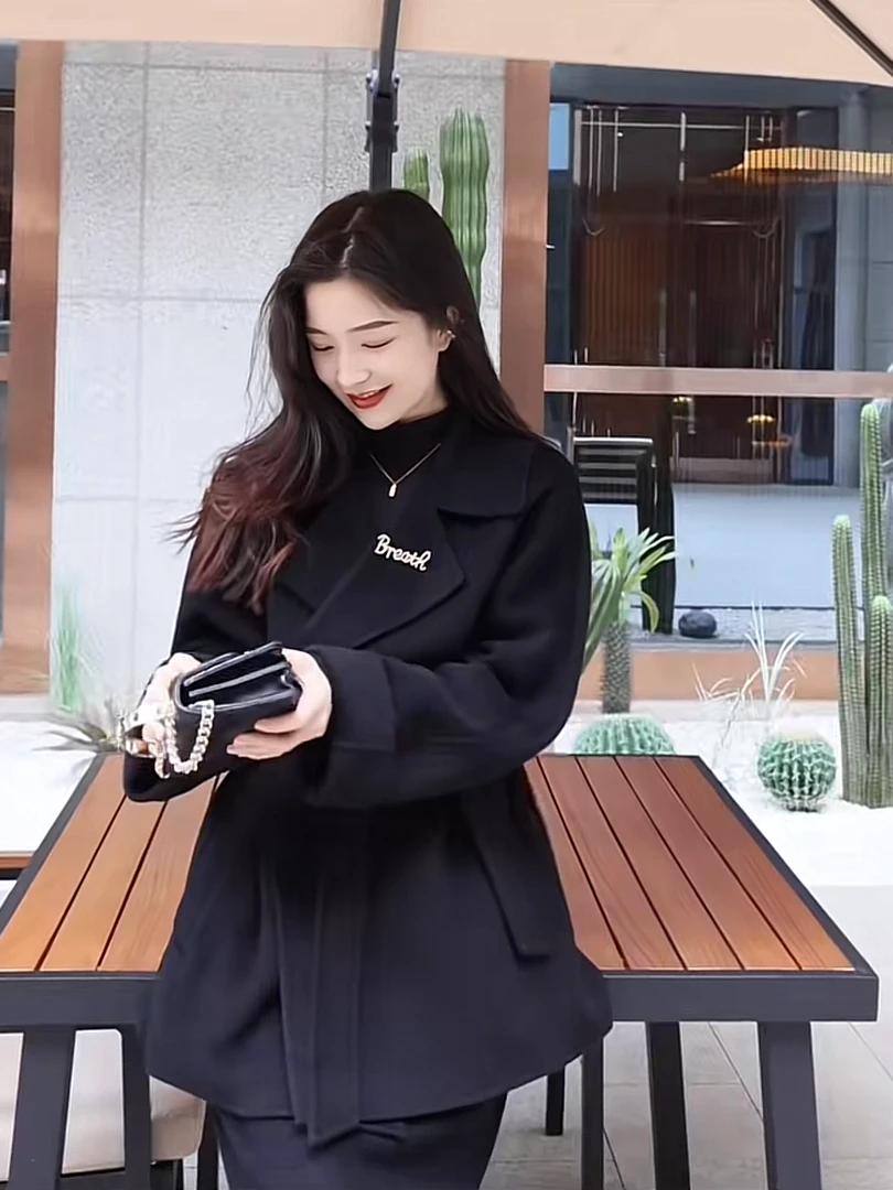 【米兰街头】热力感短款燕麦色羊毛大衣1400735